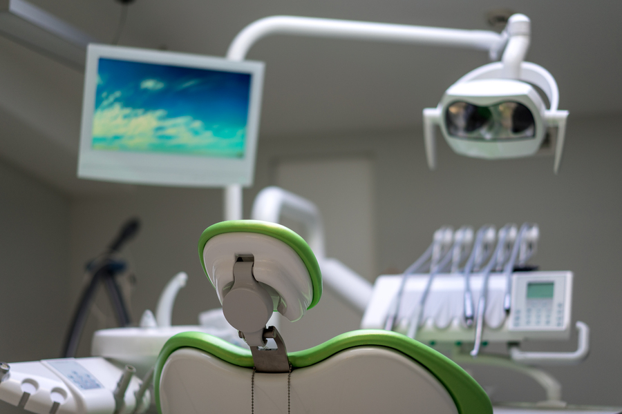 Профессиональное стоматологическое лечение  в Риге