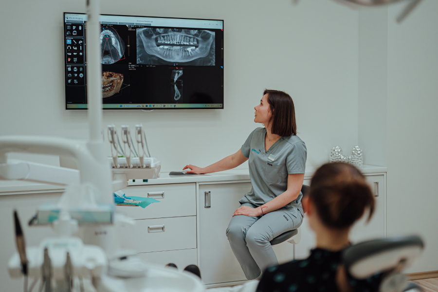 Kā zobārsti pielāgojas pacientu individuālajām vajadzībām ar vispārējo anestēziju?