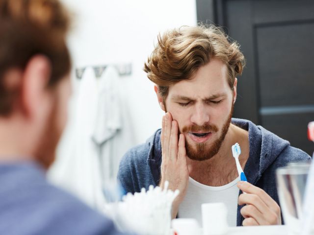 В каких случаях зубная боль беспокоит после удаления зубов